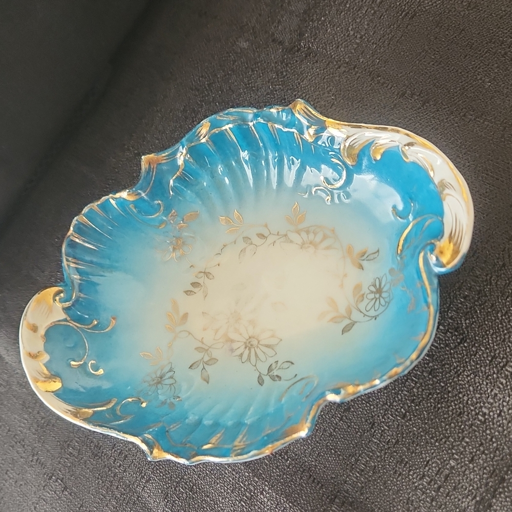 VINTAGE GORGEOUS TEAL WITH GOLD TRIM FLOWER DESIGN SERVING BOWL.